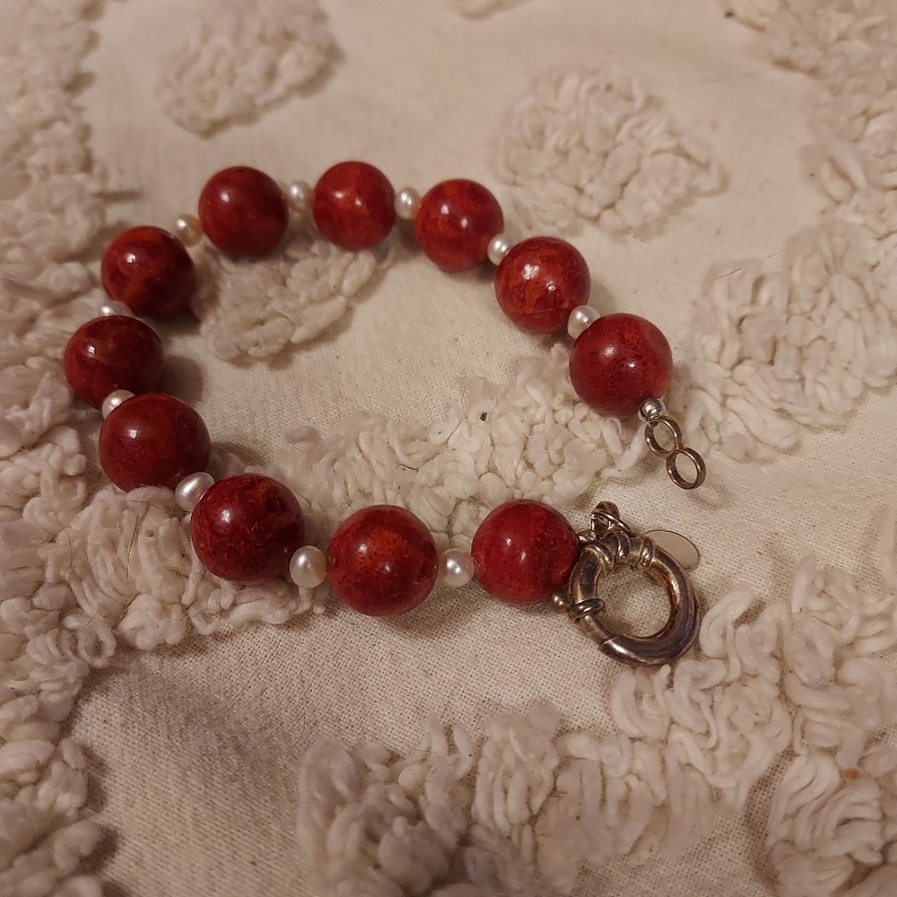 ZEN Red bead and white pearl 7" bracelet. EUC